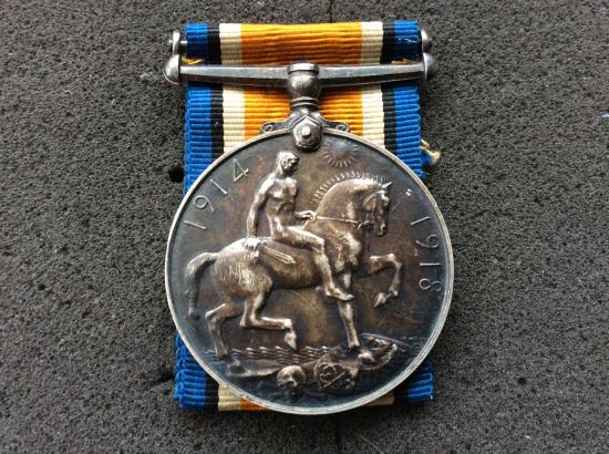 War Medal: 1916 PTE A.L CRAYTON R.WAR.R ( MGC)