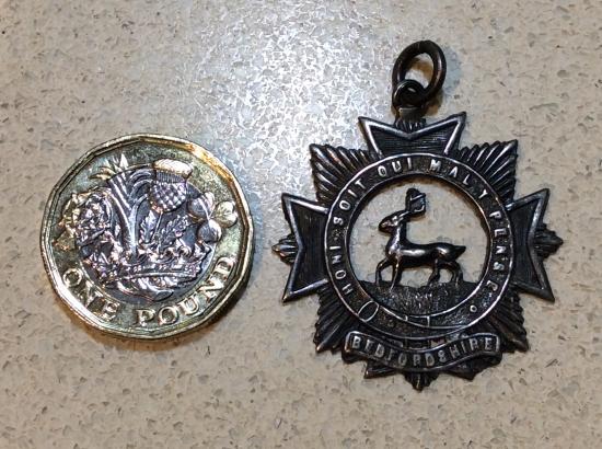 WW1 Bedfordshire Regiment medallion named to Fred Field