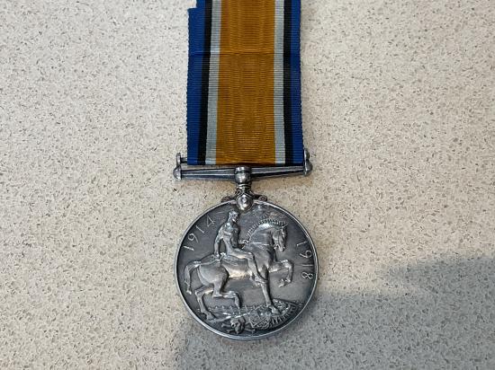 WW1 War medal to Thomas FLOODGATE R.A (Awarded Wound stripe)