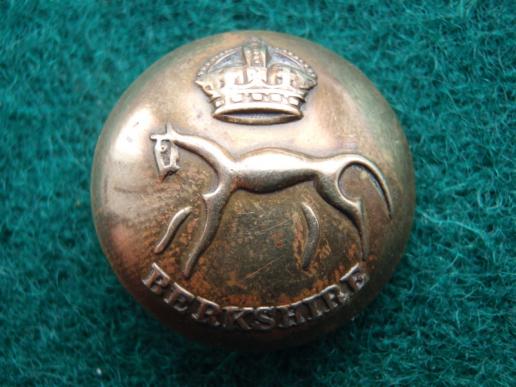 K/C Berkshire Regiment Large Brass Button