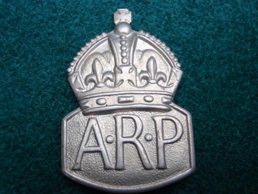 WW2 A.R.P w/m Hat Badge 