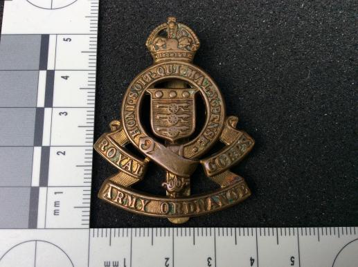 WW2 R.A.O.C other ranks cap badge