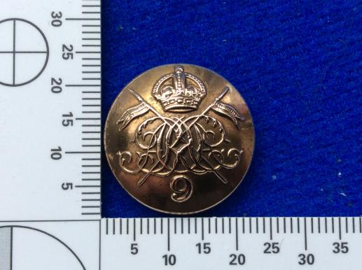 Post 1902 9th Queens Royal Lancers Officers Button 