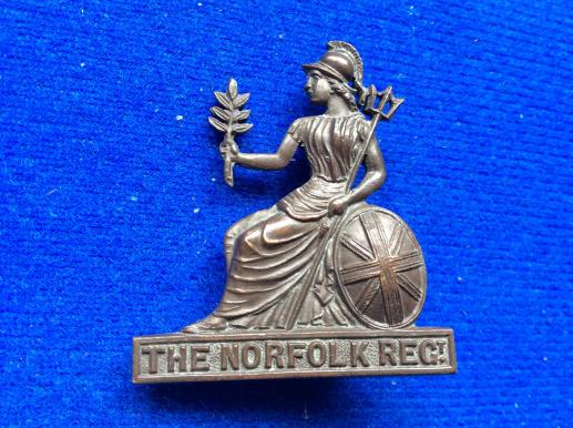 WW2 Norfolk Regiment Bronze O.S.D cap badge