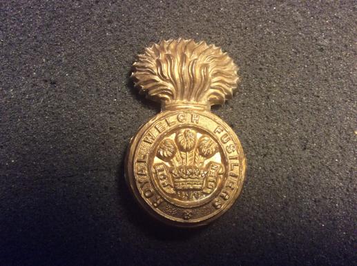 WW2 Royal Welch Fusiliers Plastic economy cap badge