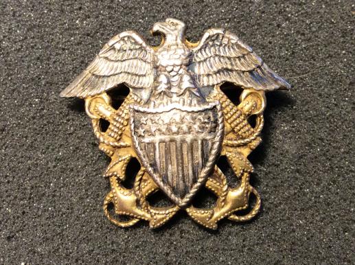 WW2 U.S Navy Silver & Gilt Garrison Cap Badge