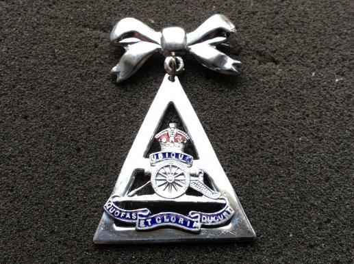 WW2 Royal Artillery bow & triangle chrome Sweetheart 