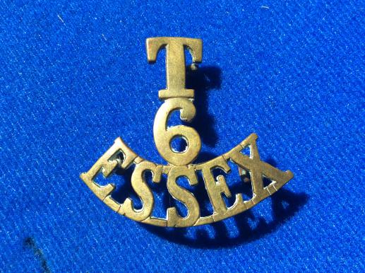 WW1 T6 Essex Regiment Brass Shoulder Title 