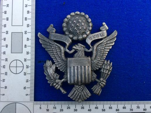 1950 issue U.S Air Force Officers peak cap badge, British Made.