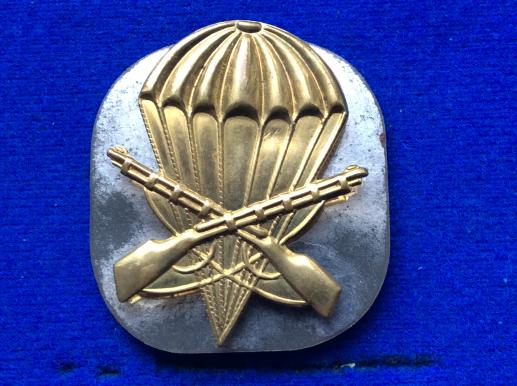 Argentinian Airborne Infantry Brass Beret Badge 