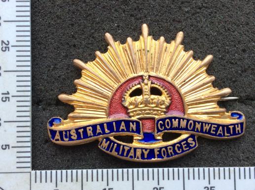 WW1/2 Australian Rising Sun Gilt & enamel Sweetheart badge 