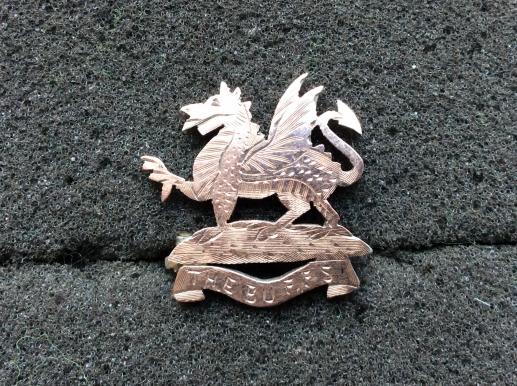 The Buffs , Royal East Kent Regiment gold/silver Sweetheart 