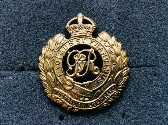 WW2 Australian Engineers Brass Cap badge