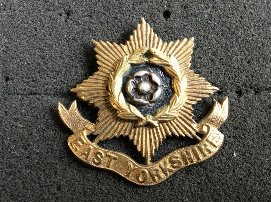 WW2 East Yorkshire Regt Officers Silver & gilt Cap Badge