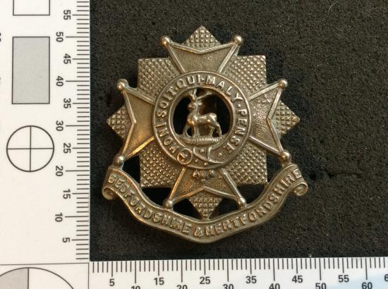 WW2 Bedfordshire & Hertfordshire Cap badge
