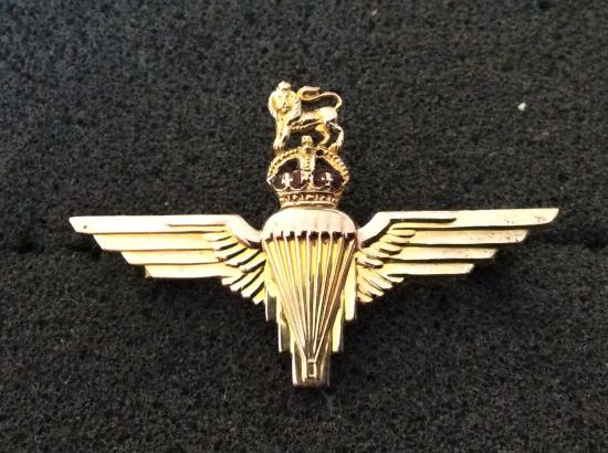 K/C Parachute Regiment 9Ct gold Sweetheart badge