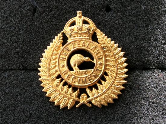 New Zealand Regiment Officers Gilt Cap Badge