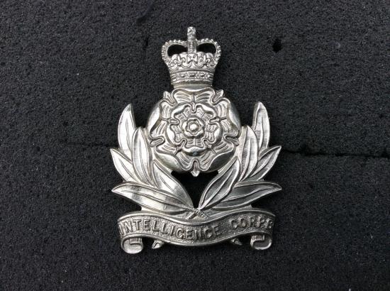 Intelligence Corps Officers white metal cap badge