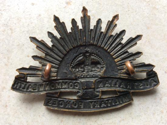 Gradia Militaria | WW1/2 Rising Sun Cap/ slouch Hat Badge, black painted.