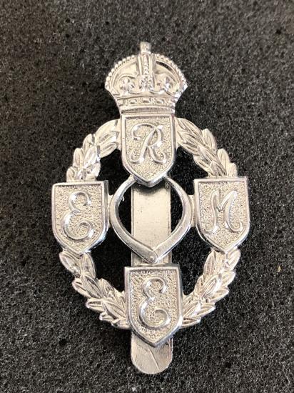 WW2 R.E.M.E staff attached to Armoured Regt cap badge