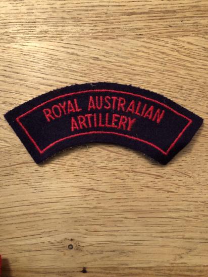 Royal Australian Artillery bordered shoulder title