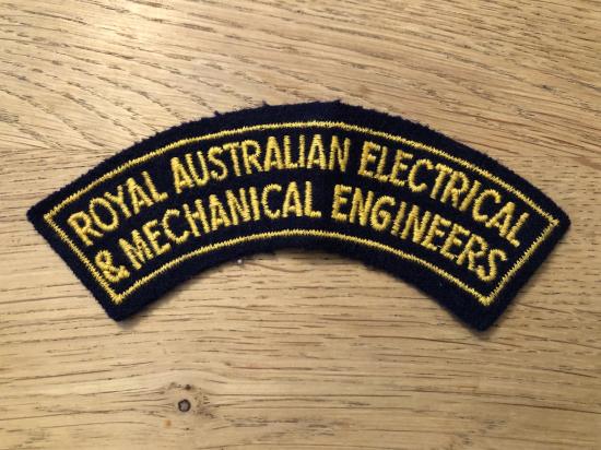 Royal Australian Electrical & Mechanical Engineers cloth shoulder title