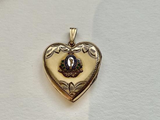 WW2 Royal Canadian Corps of Signals photo locket/sweetheart