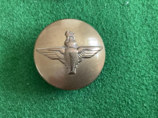 WW2 Parachute Regt large brass button by Gaunt