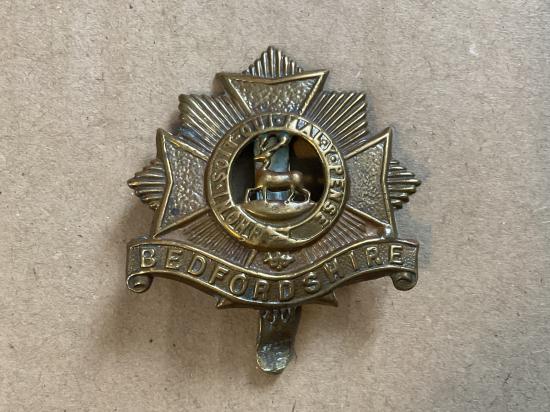 WW1 Bedfordshire Regiment brass economy cap badge