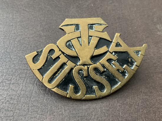 V.T.C Sussex brass shoulder title