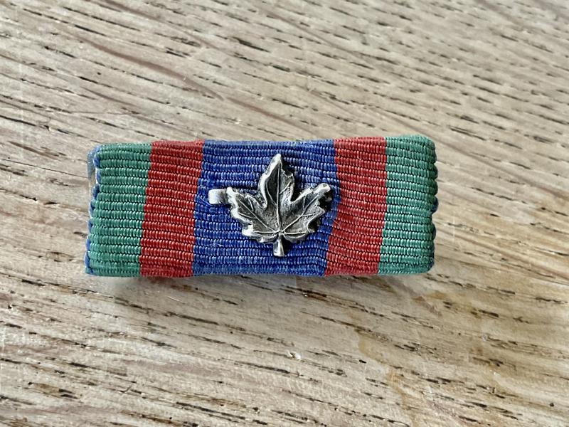 WW2 Canadian service medal with sliver maple leaf