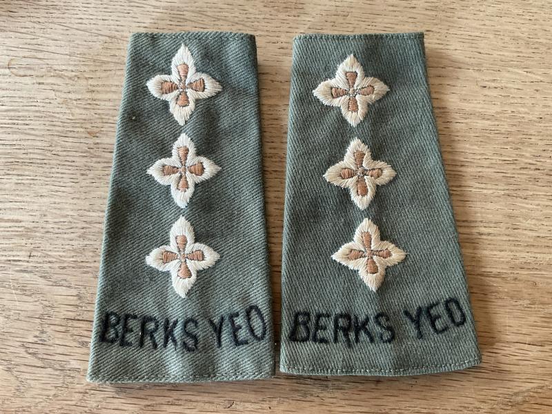 BERKS YEO Jungle/tropical Captains rank sliders