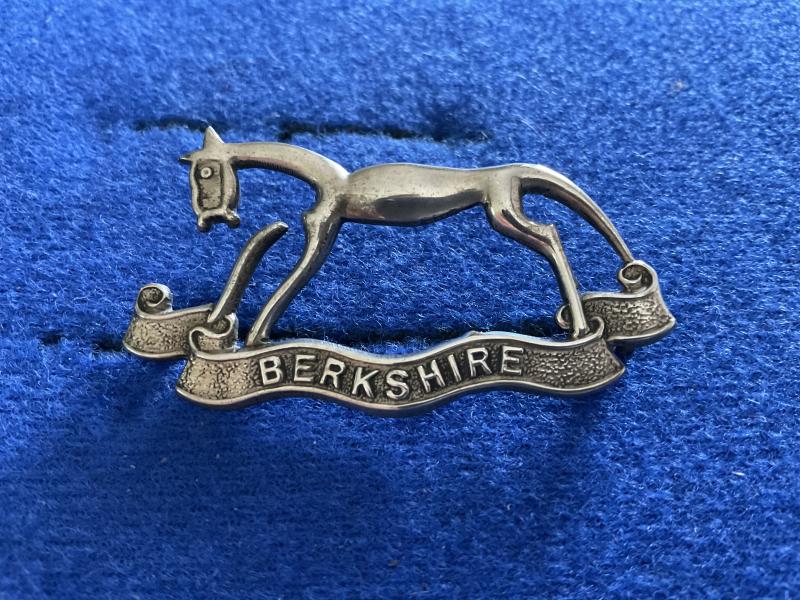 Royal Berkshire Territorials officers silvered cap badge