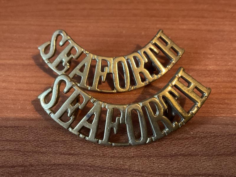WW1 SEAFORTH brass shoulder titles