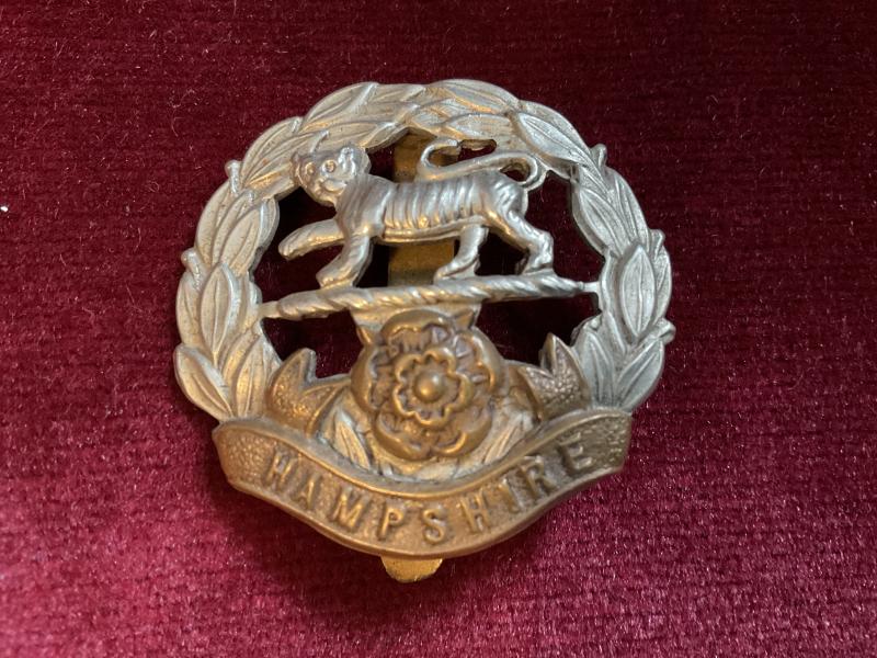 WW2 Hampshire Regiment ORs cap badge