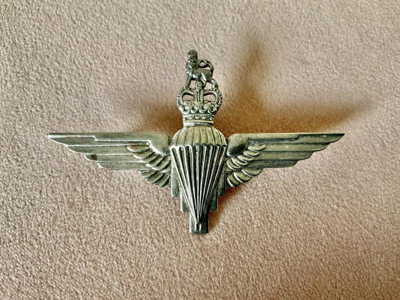 Q/C Parachute Regiment cap badge, silver plated?