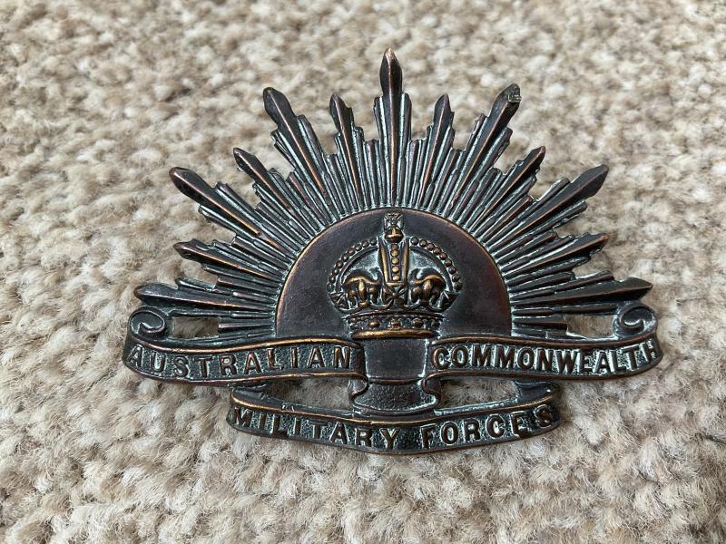 WW1/2 Australian slouch hat badge, non voided crown version