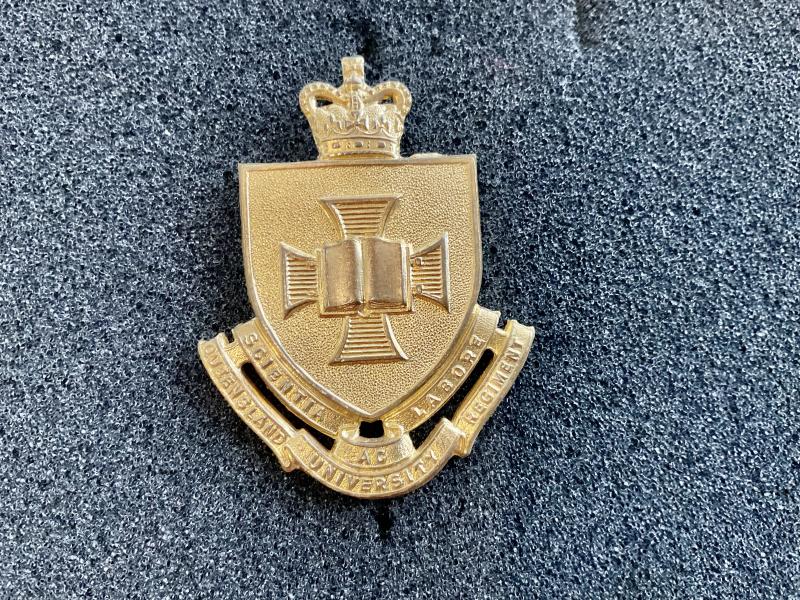 Queensland University Regiment cap badge 1953-60s