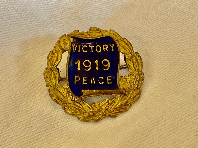 WW1 Victory & Peace 1919 lapel badge