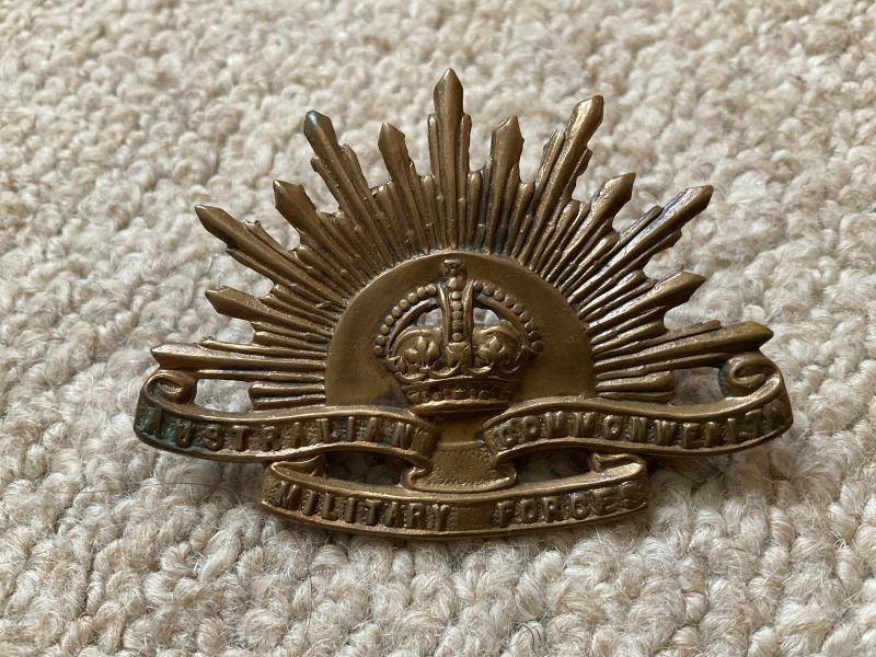 WW1/2 Australian Rising Sun slouch hat badge