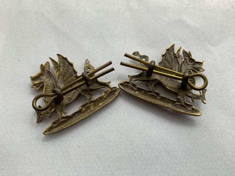 The Welch Regiment officers gilded brass collar badges
