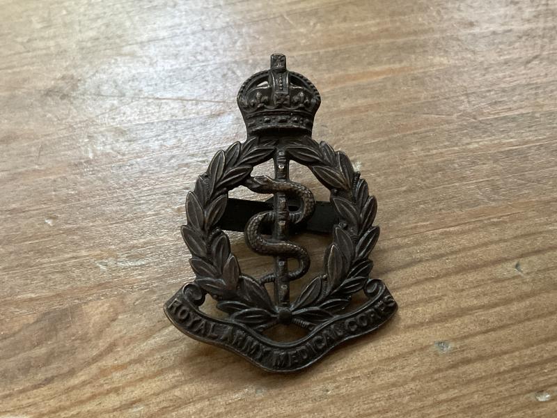 WW1/2 R.A.M.C officers Service dress cap badge