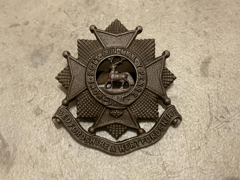 WW2 Bedfordshire & Hertfordshire Regiment O.S.D cap badge
