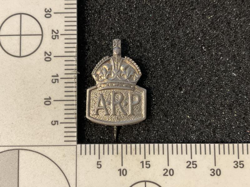 Miniature 1938 hallmarked brooch backed A.R.P badge