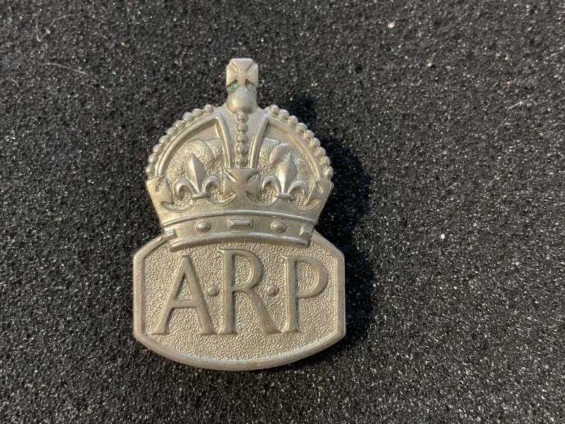 WW2 A.R.P lapel badge made by Gaunt