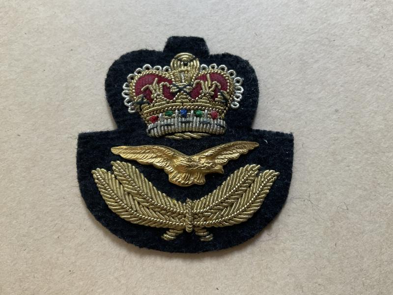 Post 1952 Q/C RAF officers beret badge