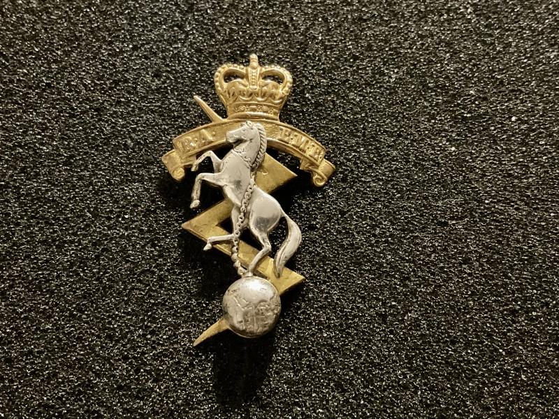 R.A.E.M.E Bi/metal cap badge circa 1953/60s