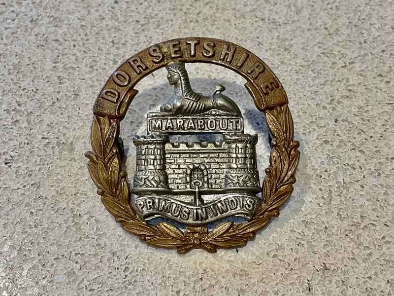 Victorian Dorsetshire Regiment cap badge 1895-1901