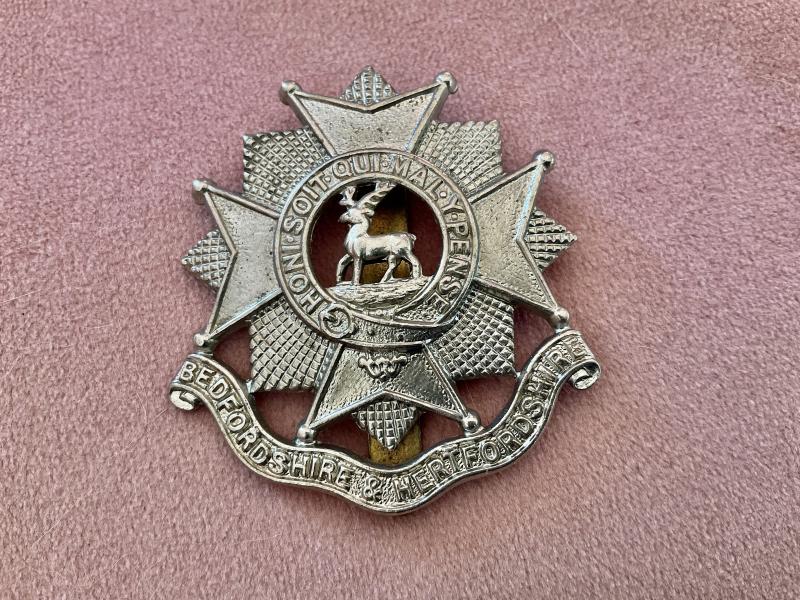 Bedfordshire & Hertfordshire cap badge by DOWLER