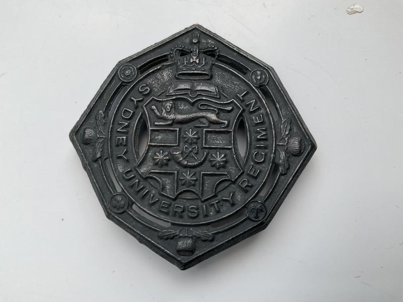 Sydney University Regiment hat badge